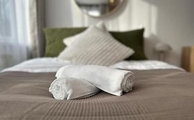 Chic Apartment - Quiet Area - Next To Hospital
